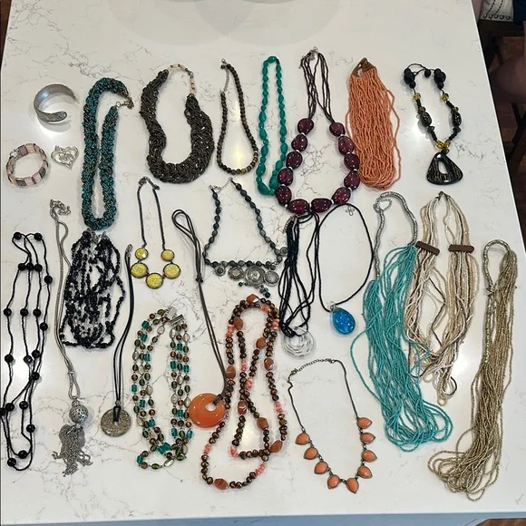 Bundle of Fashion Jewelry 25 pieces - Picture 13 of 16